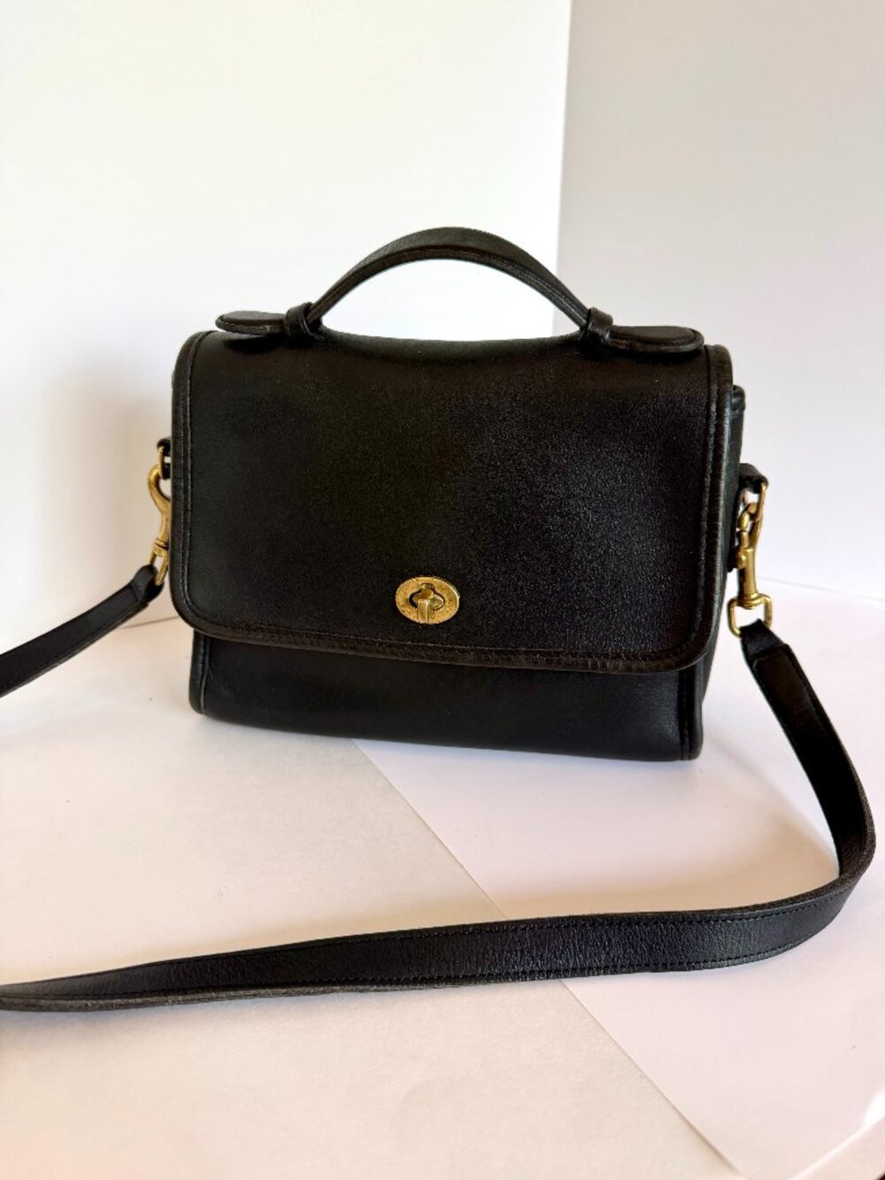 Vintage COACH Court Bag, Style 9870 -- great condition!
